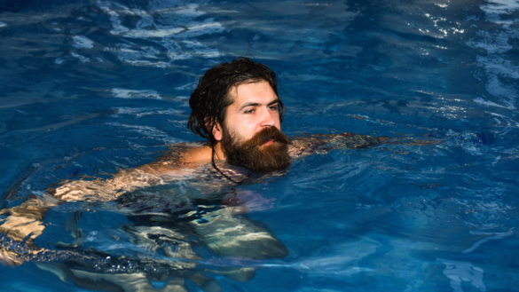 Studie: Så mycket urin finns det i simbassängen